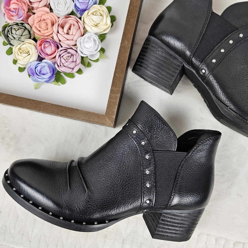 EARTH Black Leather Booties